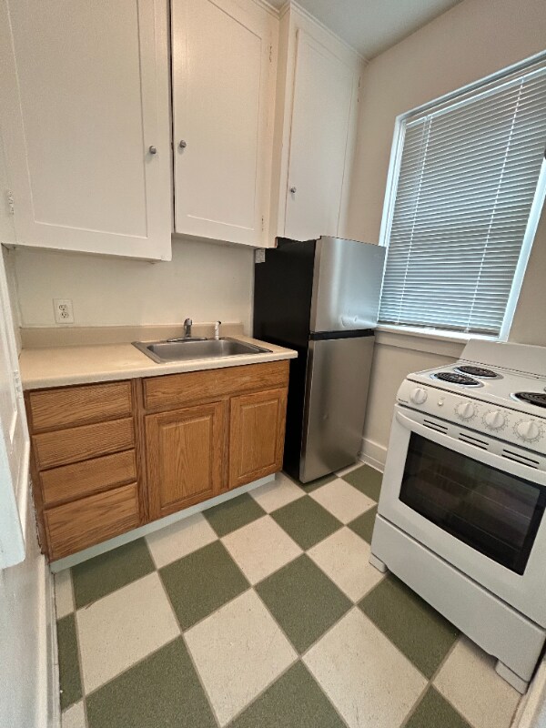 Building Photo - 520 2nd Ave S