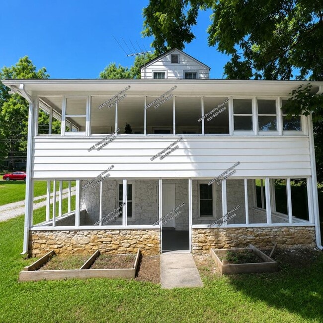 Building Photo - 425 N Morse Ave