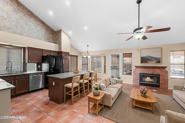 Building Photo - 1227 E Glenhaven Dr