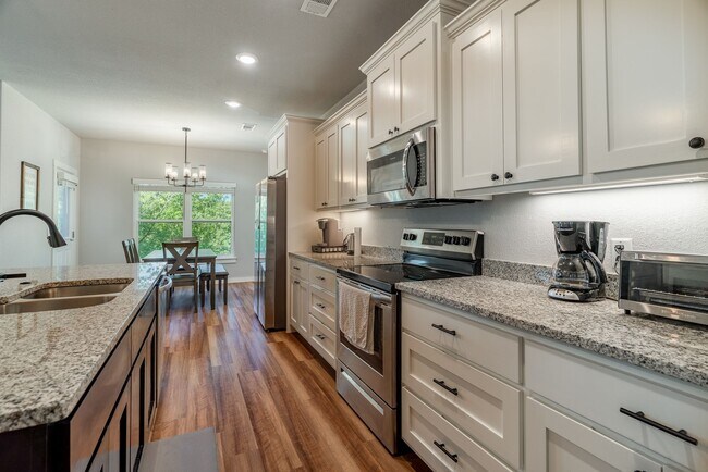 Building Photo - Nearly New Bella Vista Home Nestled in Ultimate Privacy! Furnished options available!