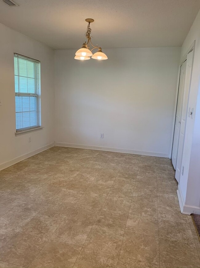 Building Photo - 128 Clusters Cir