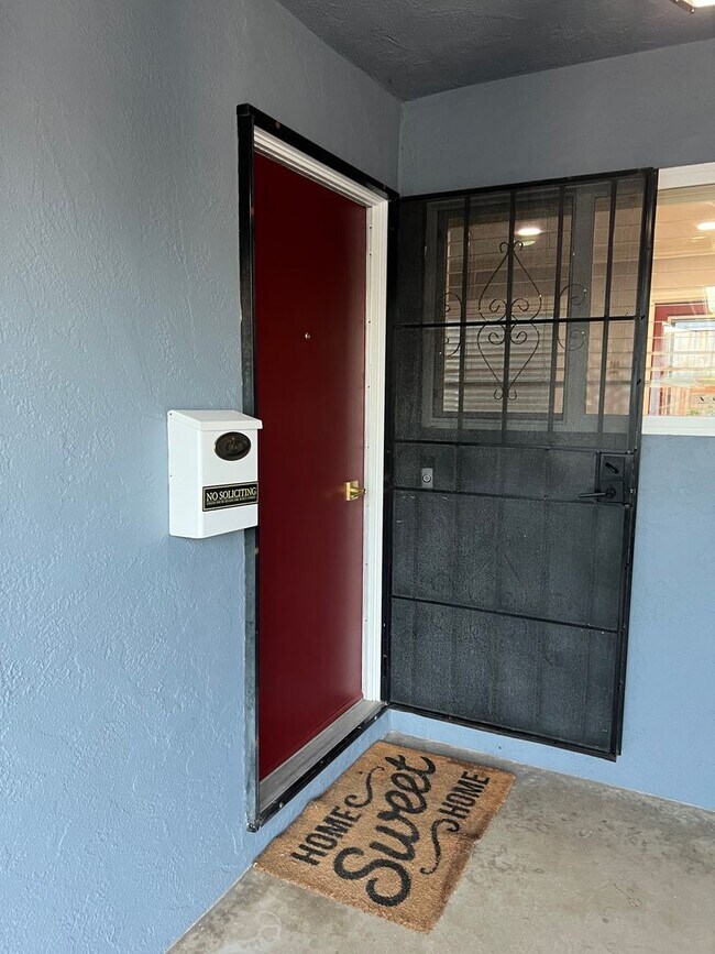 Building Photo - Rare Find!!!  Incredible 4  bedroom / 2 bath updated house in beautiful Clairemont!!!