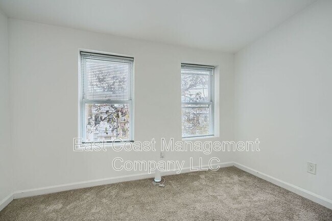 Building Photo - 1153 Sargeant St