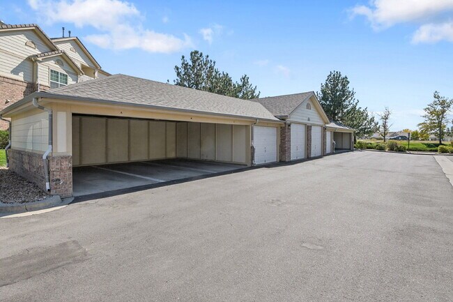 Building Photo - $1,900 - 2 Bed, 2 Bath Condo in Aurora with AC and In Unit Laundry!