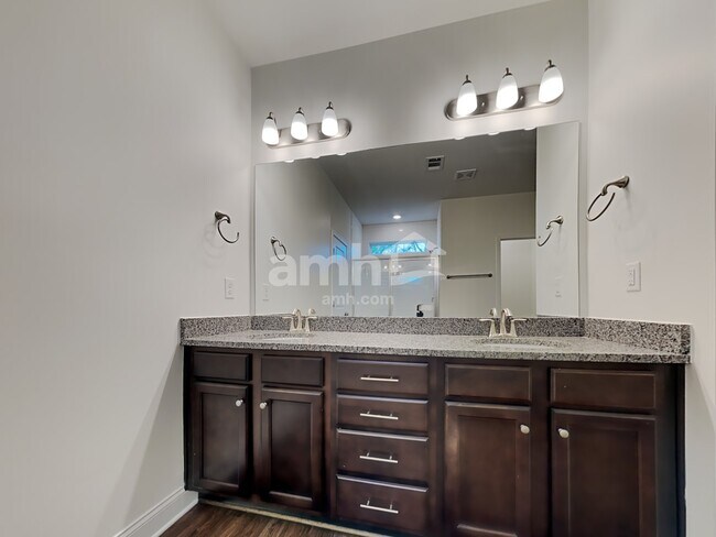 Building Photo - 5275 Valley Dr