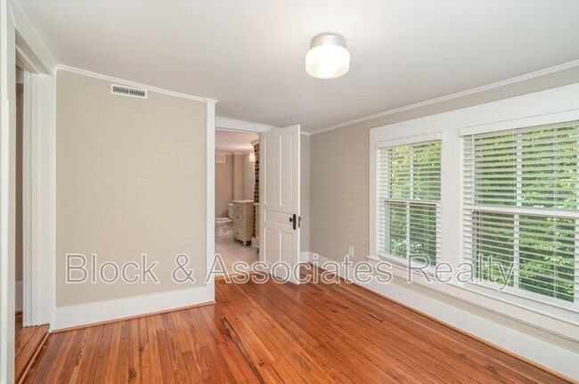 Building Photo - 1521 Seneca St