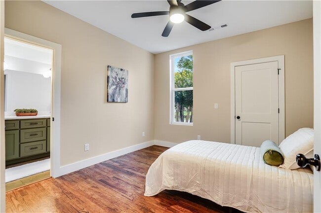 Building Photo - 319 S College Ave