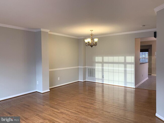 Building Photo - 3384 Governors Crest Ct