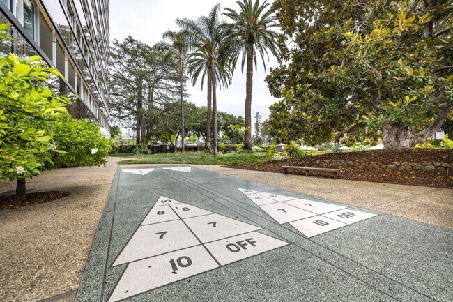Building Photo - High Rise Living in the Heart of Downtown Palo Alto!