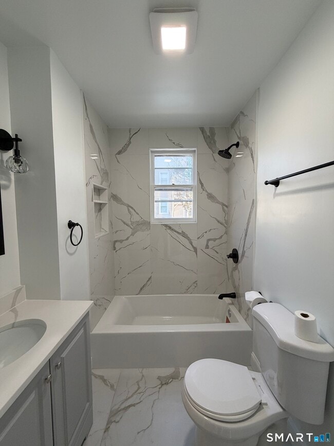 Building Photo - 247 6th St