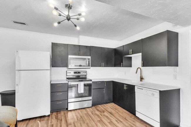 Building Photo - 423 W 1640 S