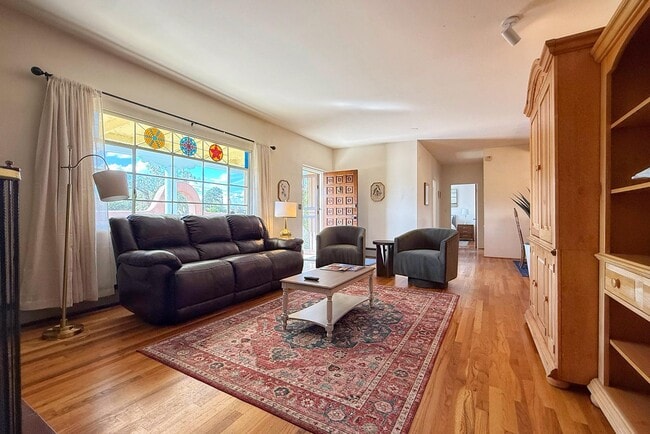 Building Photo - 1325 Don Gaspar Ave