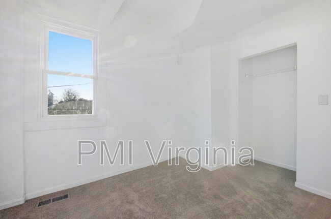 Building Photo - 36 Cedar Ave