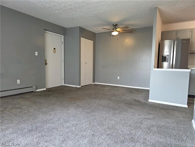 Building Photo - 16101 Maple Park Dr