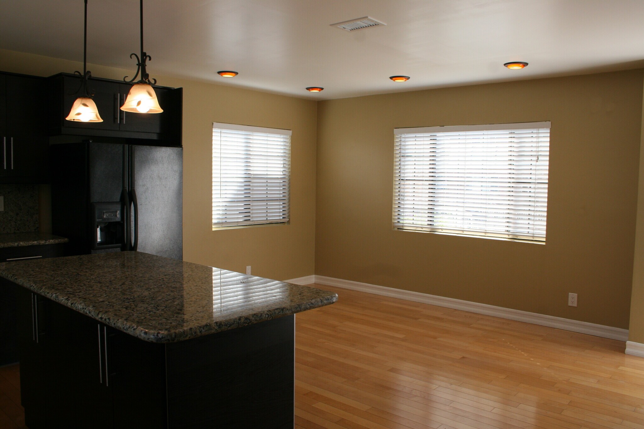 Building Photo - 6037 Comey Ave