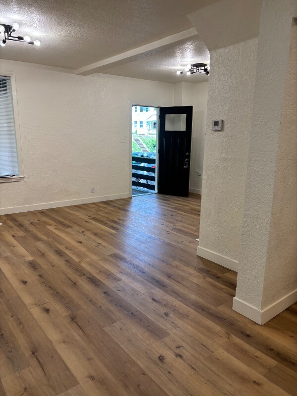 Building Photo - 527 Cypress Ave