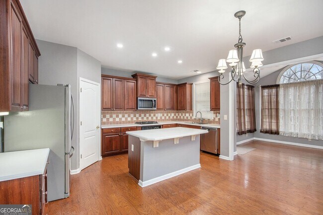 Building Photo - 3308 Sanborne Terrace