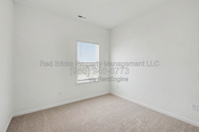 Building Photo - 1812 Alexander Village Main Dr