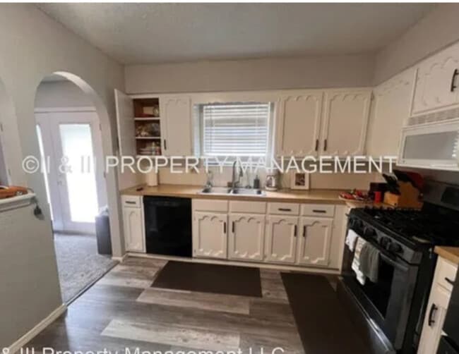 Building Photo - 15921 W 129th St