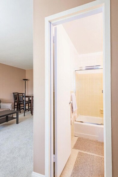 Building Photo - 1011 Arlington Blvd