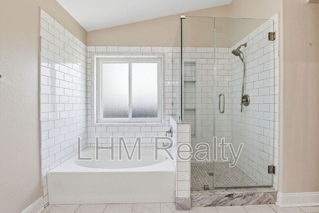 Building Photo - 1146 S Larkspur St