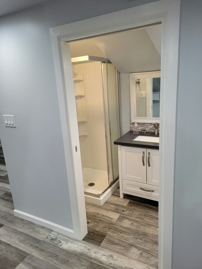 Building Photo - 1615-1617 D St, Unit 1617D