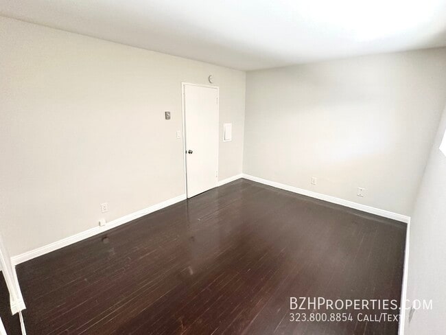 Building Photo - 7544 Hampton Ave