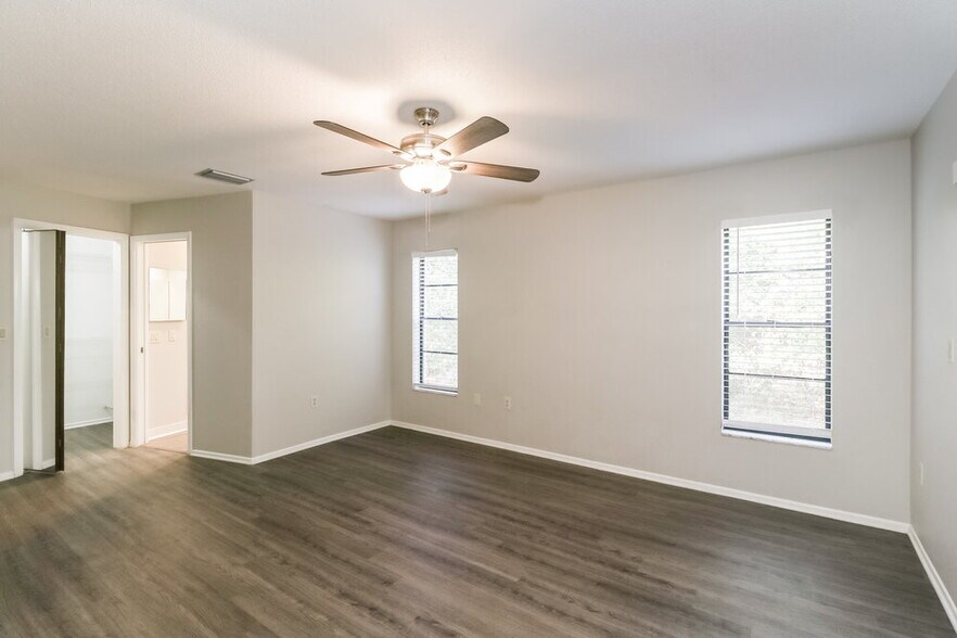 Building Photo - 12305 Drake Ln