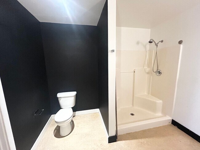 Building Photo - 2 Bedroom Lofts in Overlook! Water, Sewer and Garbage Included!!!