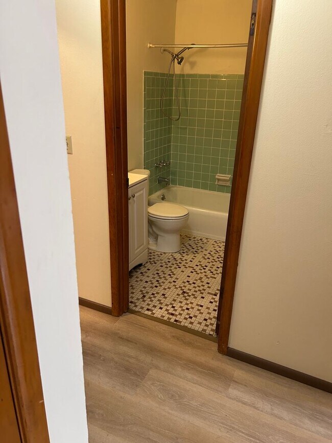 Building Photo - 4215 S Vermont Ct