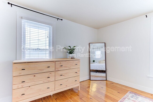 Building Photo - 328 Visser Pl SE
