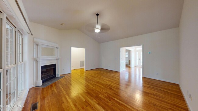 Building Photo - 1140 Greenbriar Dr