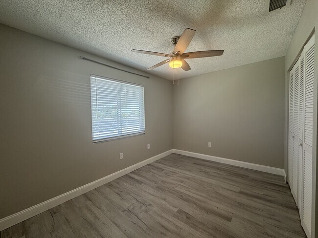 Building Photo - 302 Parkside Dr