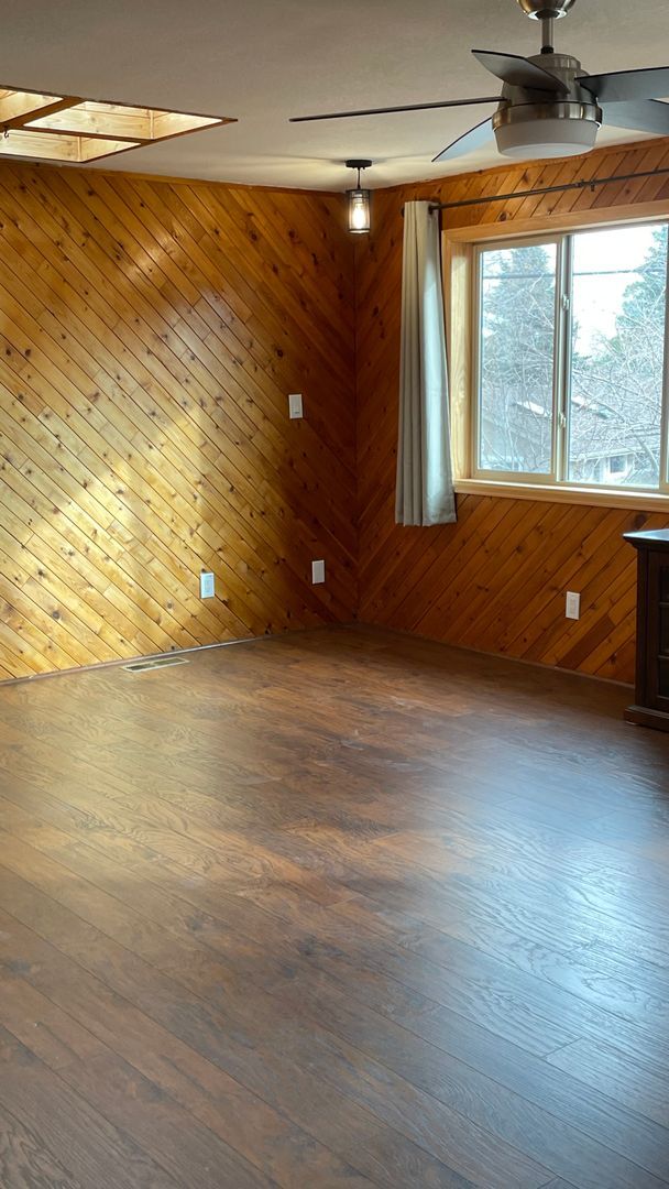 Building Photo - Spacious 4-Bedroom with Mountain Views & U...