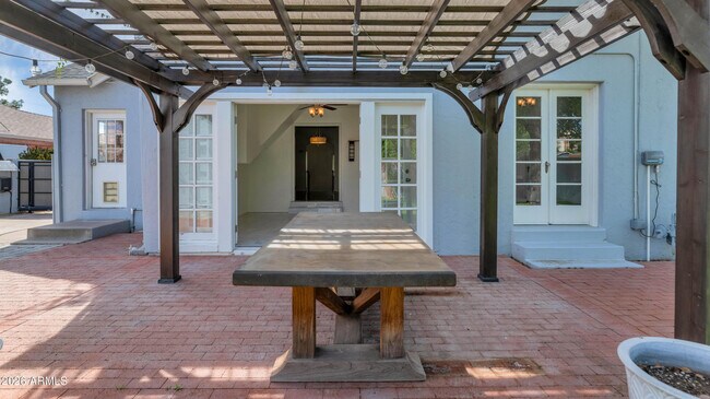 Building Photo - 114 W Windsor Ave