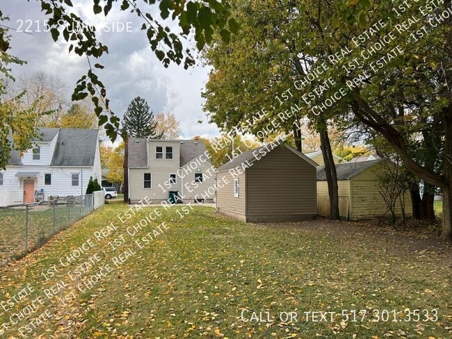 Building Photo - 2215 Sunnyside-