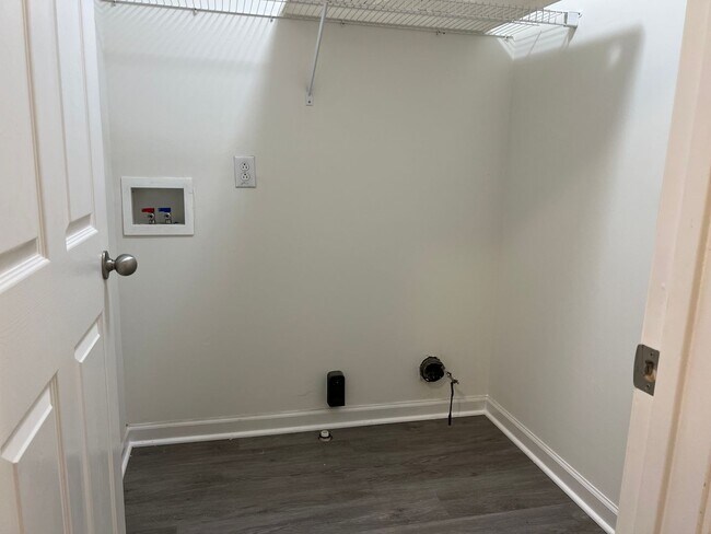 Building Photo - Laura Jeanne Luxury Townhome