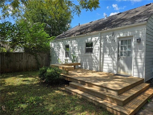 Building Photo - 2495 Amelia Ave
