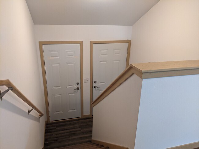 Building Photo - 819 Thompson Dr