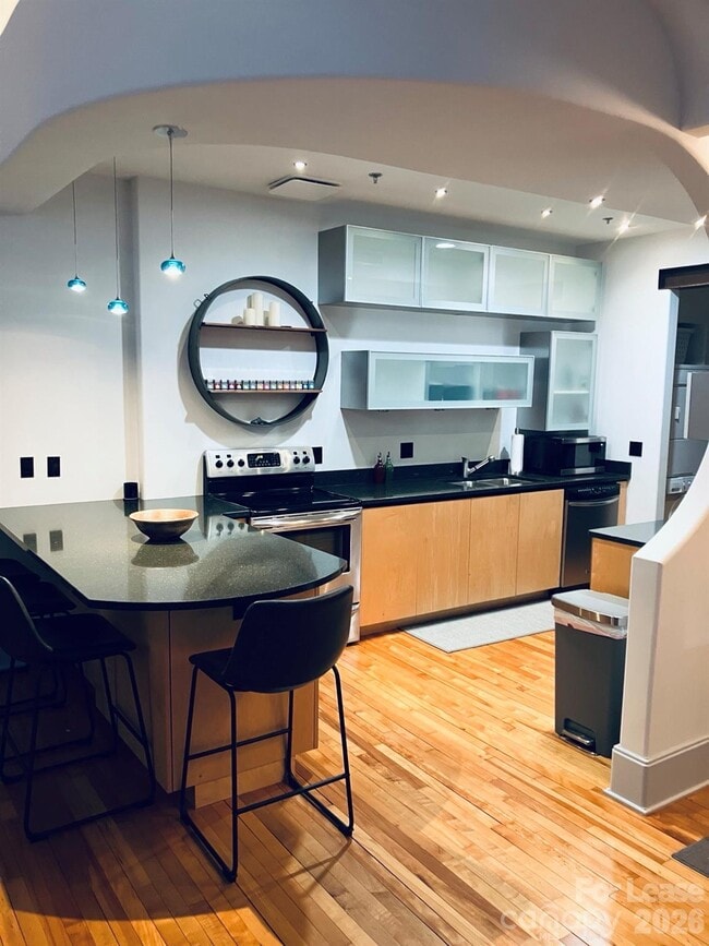 Building Photo - 84 E Walnut St