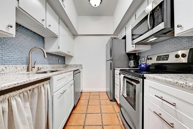 Building Photo - 1509 W 39th 1/2 St
