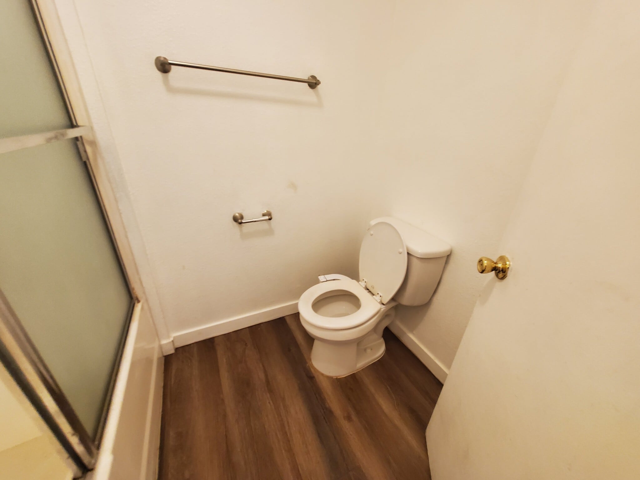 bathroom - 8641 Glenoaks Blvd