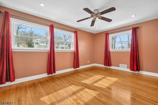 Building Photo - 149 Hillside Ave