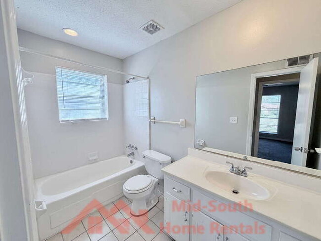 Building Photo - 7029 Tree Line Cove