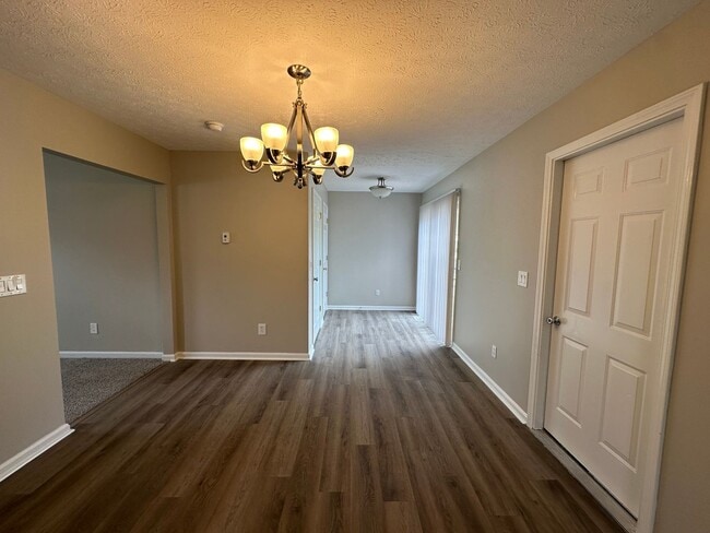 Building Photo - Spacious, Recently Updated J-Town 4BR / 1.5 BA Home for Rent!