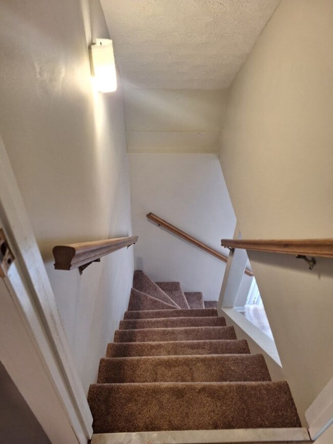 Building Photo - Basement Rancher located in Farragut/ NO PETS.