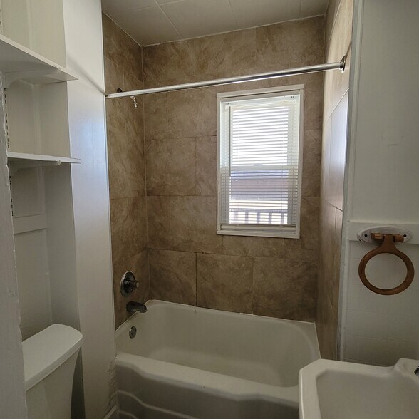 Building Photo - 414 Amory St