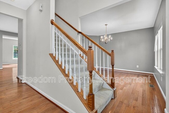 Building Photo - 7629 Hamelin Ln