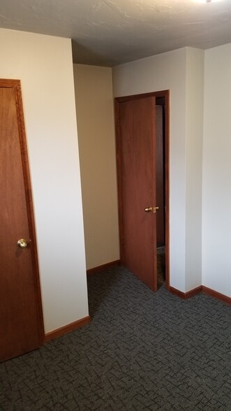 Building Photo - 121 S Front St