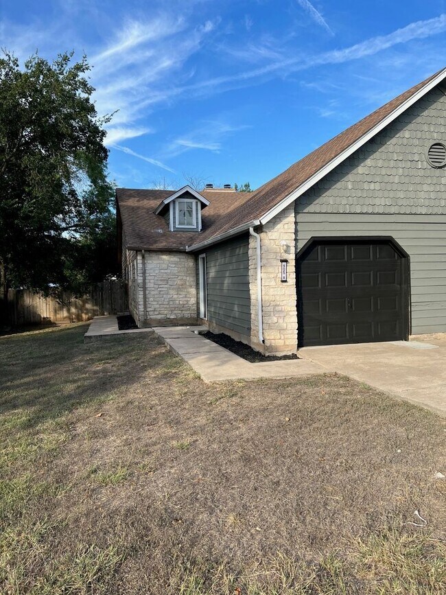 Building Photo - 405 Fantail Loop